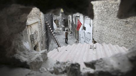Syrský povstalec ve mst Dajr az-Zaur (27. srpna 2013)