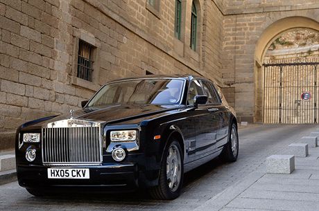 Rolls-Royce Phantom rozptlil u Brit obavy, e Nmci nemohou vystihnout duch...