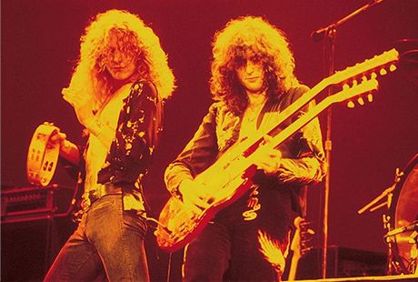 Fanoukm Led Zeppelin letos nakladatelství nadlila ti knihy: biografii Stephena Davise Kladivo boh (BB/art), text Keithe Shadwicka Led Zeppelin - Píbh skupiny a její hudby 1968-1980 (Nava) a nakonec titul Vechno o Led Zeppelin (Slovart).