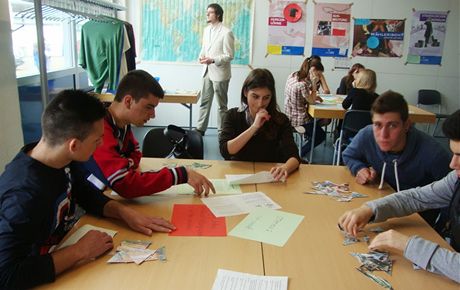 Devt kol v osmi státech Unie, vetn Gymnáza J. A. Komenského z elákovic,