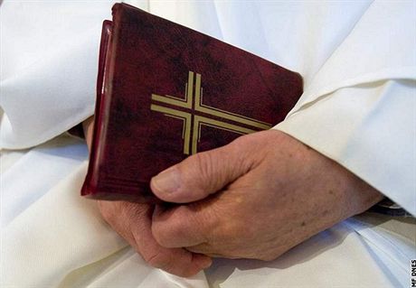 Ve Spojených státech vyvolalo ped lety skandál zjitní, e od devadesátých let katolití kní sexuáln obtovali a tisícovky mladík.
