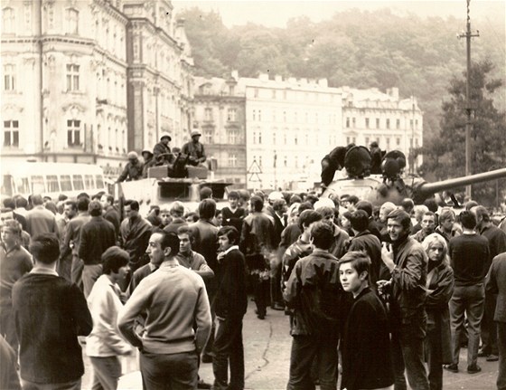 Karlovy Vary, prostranství ped dnením Thermalem.