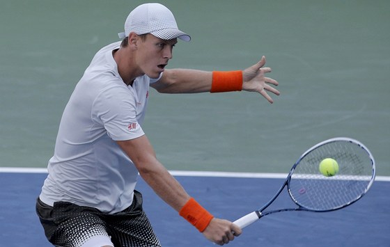 VOLEJ. eský tenista Tomá Berdych hraje v 1. kole US Open.