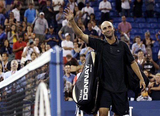 LOUENÍ OBLÍBENCE. James Blake se louí s diváky na US Open i tenisovou...