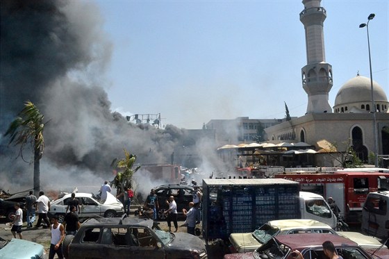 Výbuchy dvou náloí v severolibanonském pístavním mst Tripolisu zabily nebo...