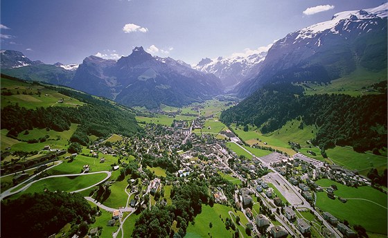 Engelberg se rozkládá v horách kousek od Luzernského jezera.