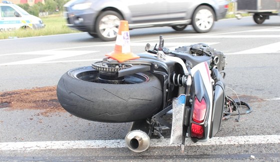 Motocyklista u Harrachova po nehod zemel. (ilustraní snímek)