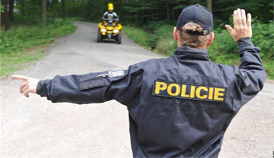 Policie plánuje nákup tyiceti esti tykolek s adaptéry pro provoz na snhu piblin za ticet milion korun. Ilustraní snímek