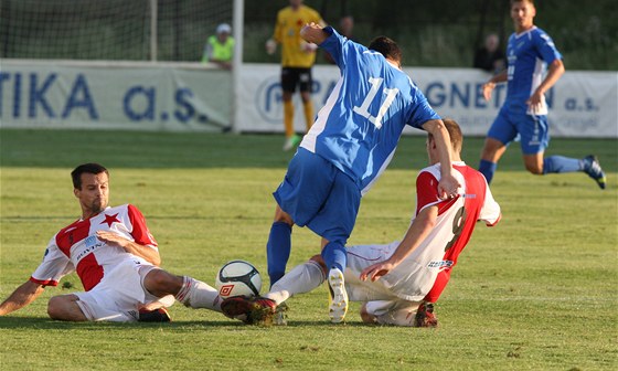 Ondej Stojaník a David Steiner z Kromíe se v pohárovém utkání snaí