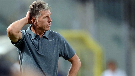 Liberecký trenér Jaroslav ilhavý bhem utkání v Terstu proti Udine.
