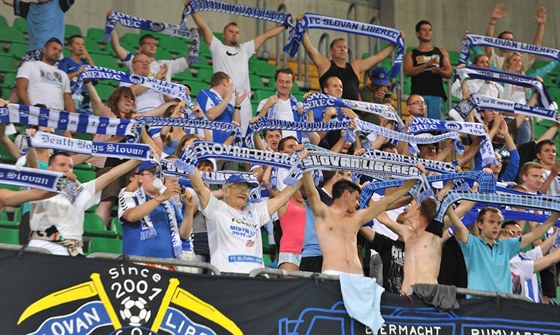 Liberetí fanouci na stadionu v Terstu  proti Udine v utkání play-off Evropské...
