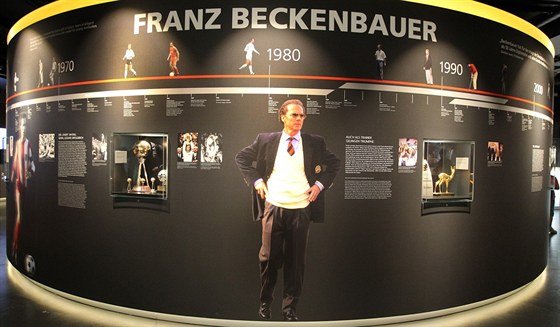 ÉRA CÍSAE Z úspch znázornných v muzeu Bayernu v Allianz arén ní éra...