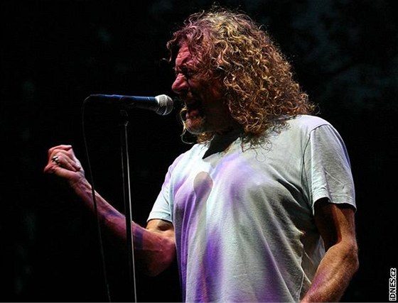 Robert Plant je jedním z nejvtích kulturních lákadel v Moravskoslezském kraji. Na snímku jeho vystoupení na Colours of Ostrava 2006.
