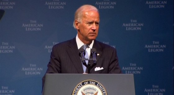 Viceprezident USA Joe Biden pi projevu, kde hovoí o nepochybné odpovdnosti...