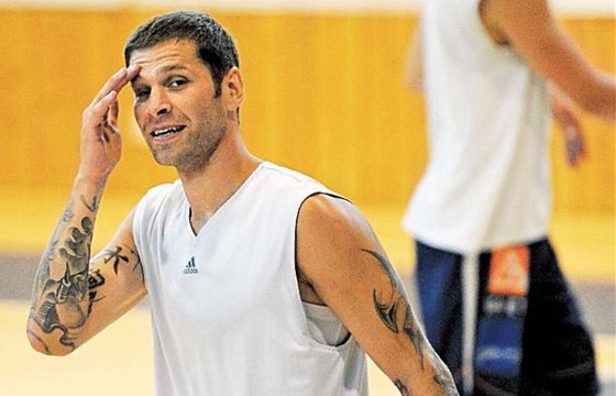Pavel Bosák na tréninku basketbalist Dína
