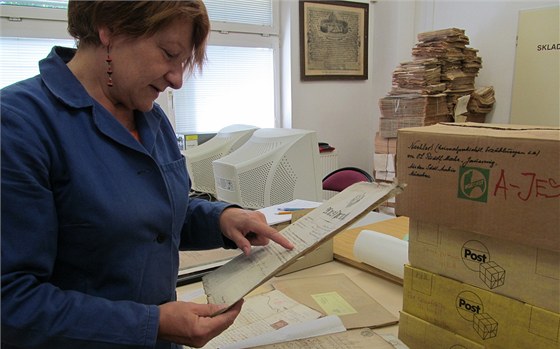 Jesenický archiv získal desítky krabic dokument pináejících detaily ze