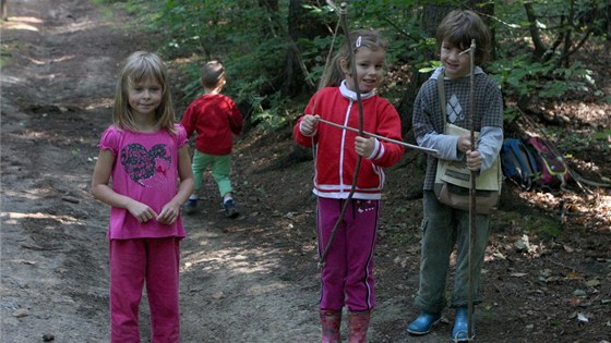 Lesní školky pomáhají dětem v rozvoji zručnost, většina aktivit se navíc odehrává venku. Ilustrační snímek