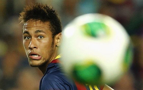 Jedním z novák je brazilský útoník Neymar, který v lét pestoupil do Barcelony.