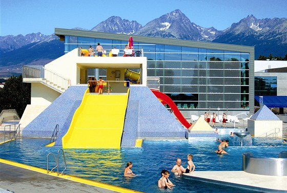 Aquacity Poprad nabízí tináct nerezových bazén, rzné víivky, jedenácti