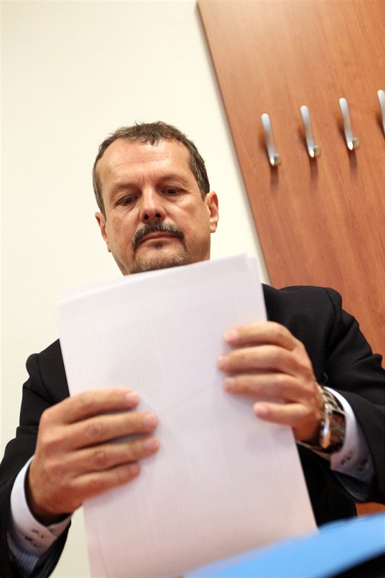 �editel m�stské policie Brno Jaroslav P�ikryl u soudu kv�li zneu�ití pravomoci.