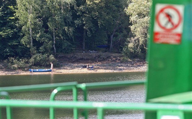 Voda na Vranovské p�ehrad� je letos rekordn� teplá, �íkají pracovníci tamní...