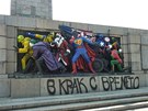 Památník sovtské armády v bulharské Sofii po pebarvení na komiksové postavy
