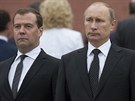 Dmitrij Medvedv (vlevo) a Vladimir Putin