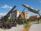 U Karlovace je muzeum zbraní pouitých za války v 90. letech.