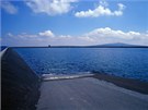 Pohled na horní nádr peerpávací vodní elektrárny Dlouhé strán z roku 2002.