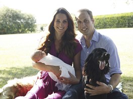 Vévoda a vévodkyn z Cambridge se synem Georgem a psy.