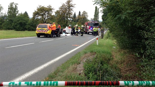 Tragick nehoda se temi obmi u Jesenice nedaleko Prahy.
