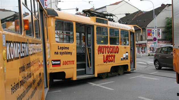 Na kiovatce ulic Vclavsk a Kov v Brn vykolejila ve stedu po poledni tramvaj