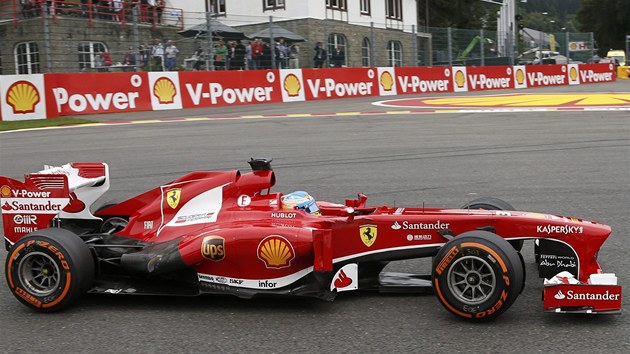 Fernando Alonso pi trninku na Velkou cenu Belgie.