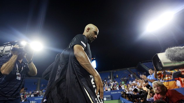 ODCHOD ZE SCNY. Nkdej svtov tyka James Blake opout po poslednm zpase kariry na US Open kurt.