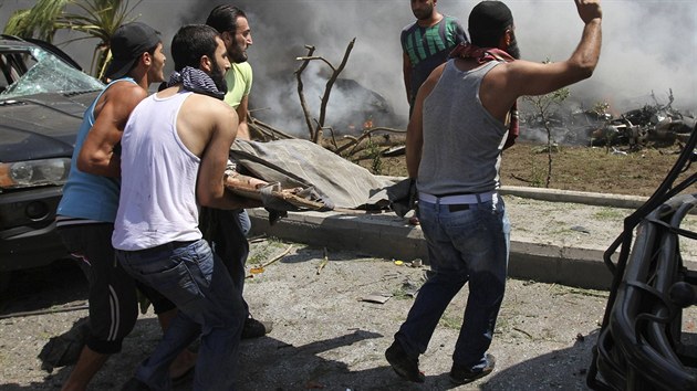 Vbuchy dvou nlo v severolibanonskm pstavnm mst Tripolisu zabily nebo zranily bezmla 400 lid (23. srpna)