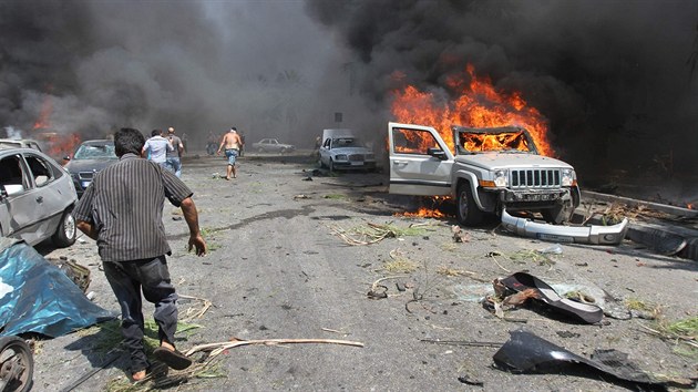 Vbuchy dvou nlo v severolibanonskm pstavnm mst Tripolisu zabily nebo zranily bezmla 400 lid (23. srpna)