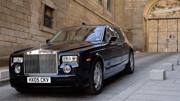 Rolls-Royce Phantom rozptlil u Brit obavy, e Nmci nemohou vystihnout duch znaky.