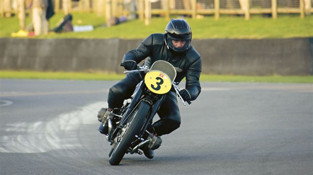 Karl-Heinz Kalbfell na motocyklovch zvodech v Goodwoodu v roce 2008