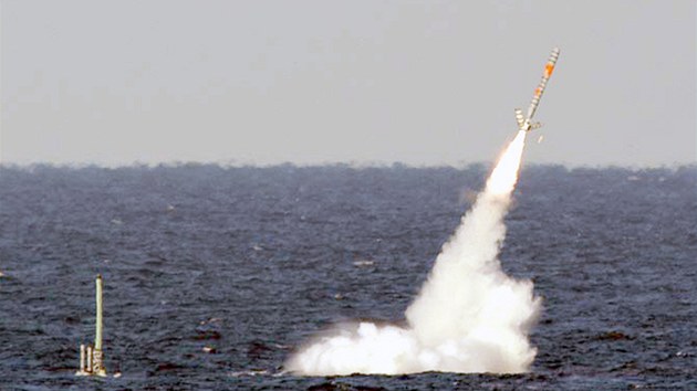 Odpálení střely Tomahawk z ponorky USS Florida (SSBN 728) v roce 2003