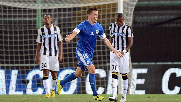 Libereck obrnce Ondej Kunr slav gl proti Udine v utkn play-off Evropsk ligy.