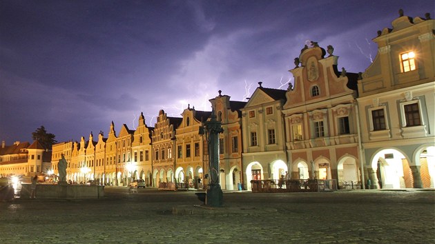 Telčské náměstí za letní bouřky (2013)