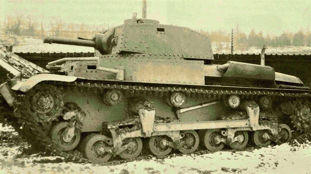 Střední tank ST vz. 39 (V-8-H) měl hmotnost 16,2 tuny. Pancéřování čelních ploch bylo 32 milimetrů silné, bočních 25. Tank byl odolný vůči zbraním hromadného ničení (tehdy chemickým), bojový prostor byl utěsněný a větrán přetlakem filtrovaného vzduchu. Vyzbrojen byl výkonným kanónem ráže 47 milimetrů, který granáty prorážel pancéřovou deskou 40 milimetrů silnou na vzdálenost jednoho kilometrů. Byl by takřka nepřekonatelným protivníkem pro všechny tehdejší německé vyráběné i vyvíjené tanky. Vznikl jeden prototyp. Jezdil spolehlivě. Objednávka na 450 kusů z období mobilizace byla záhy stornována.
