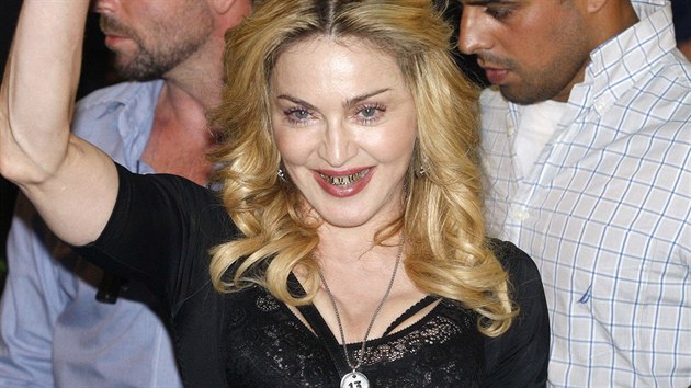 Madonna rozdávala zlaté úsměvy.