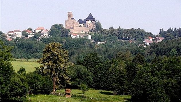 Hrad a m�ste�ko Lipnice nad S�zavou - V domku pod hradem �il spisovatel - autor rom�nu "Osudy dobr�ho voj�ka �vejka" Jaroslav Ha�ek. (3.7.2006)