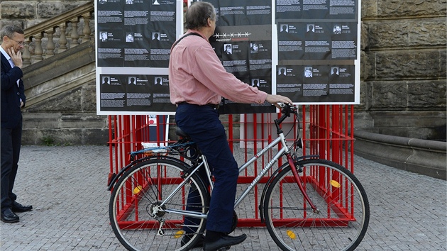 Pietní pipomínka 45. výroí okupace na Václavském námstí