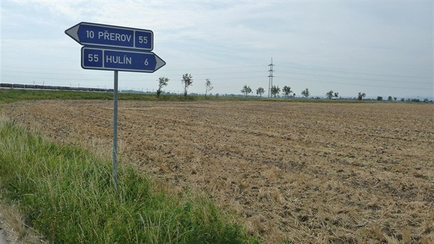 Vincentkám připadnou také čtyři hektary v lokalitě Újezdy za obcí Žalkovice u silnice mezi Břestem a Přerovem.