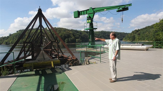 Vedoucí úpravny vody ve Štítarech Ladislav Šigut je na své pracoviště patřičně hrdý.