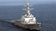 Torpédoborec USS Barry bhem operace proti Kaddáfího reimu v Libyi. USS Barry...