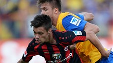 POSILA V AKCI. Václav Kadlec p�i své premié�e v dresu Frankfurtu. Jeho tým