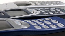 Nokia 3410 pela z Navi Key na ovládání podobné vyím modelm, tedy s dvojicí...
